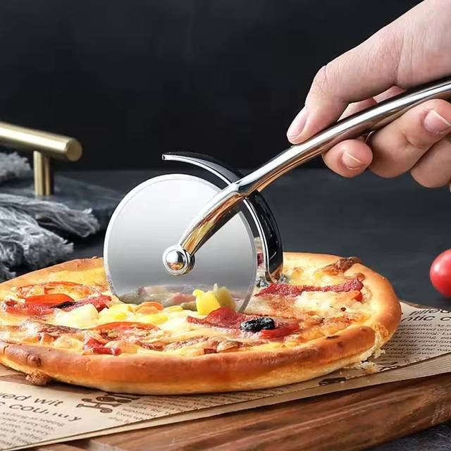 Pizza cutter